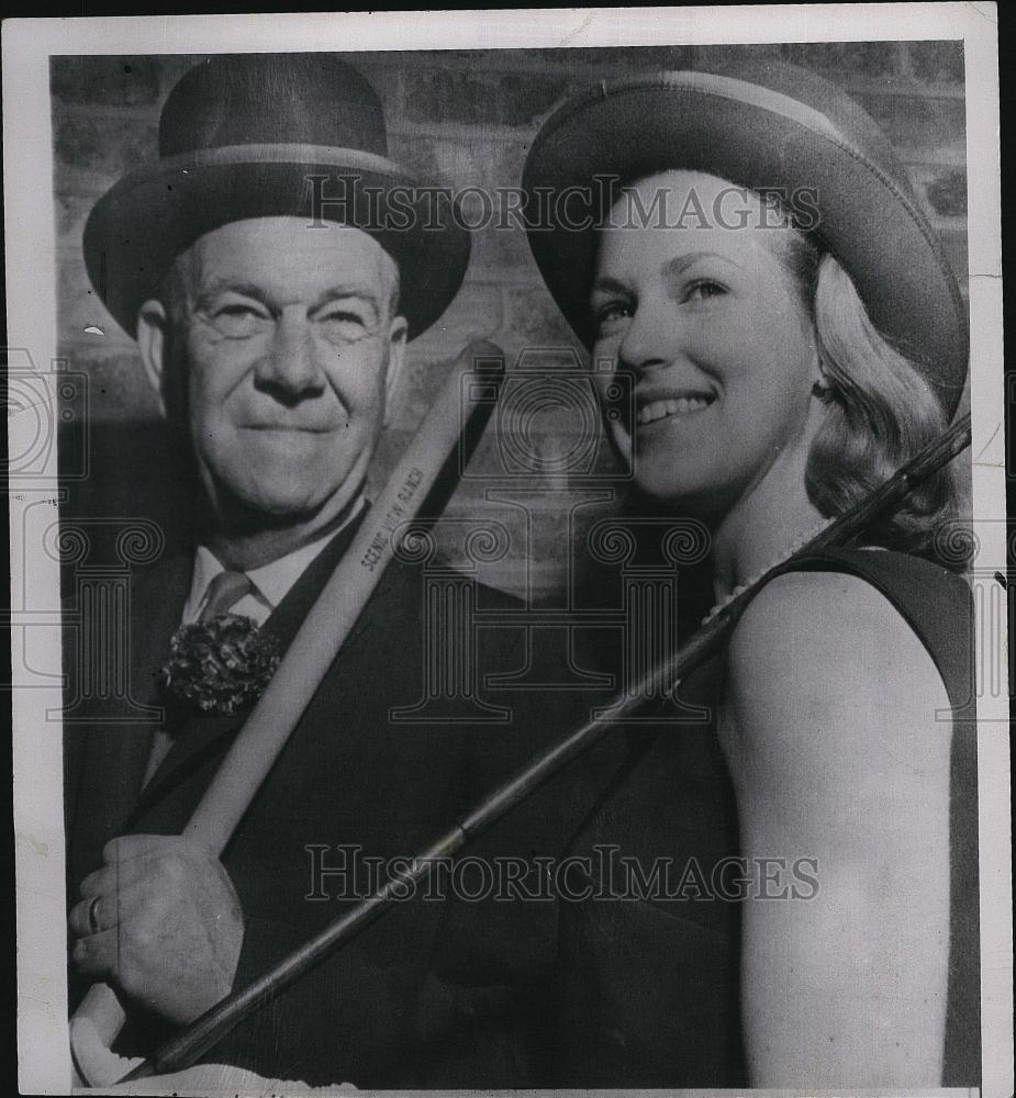 1968 Press Photo Karen Maguire &amp; ON Glennon Head Of Sons Of StPatrick - Historic Images