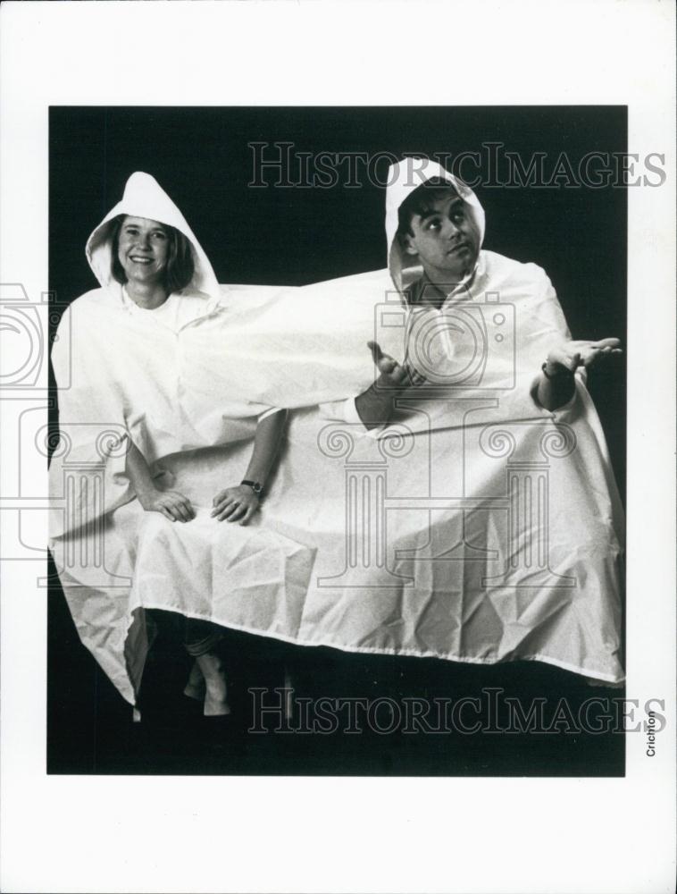 1992 Press Photo A Hanky-Panky Poncho To Protect Against The Rain - RSL59535 - Historic Images