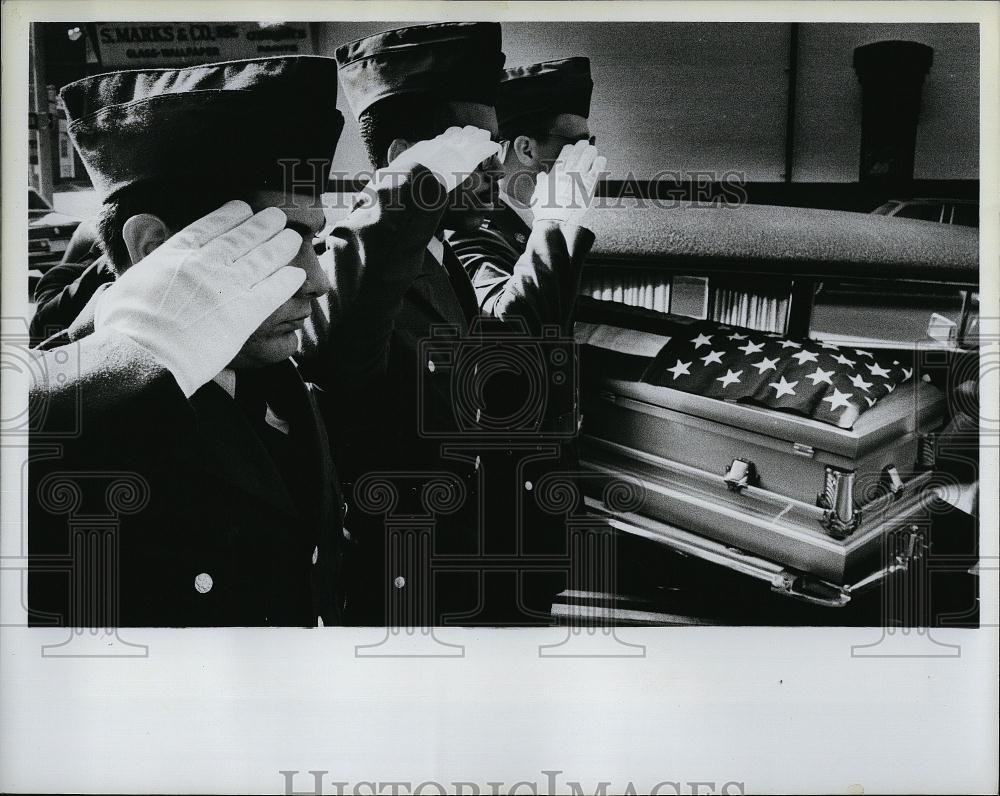 1983 Press Photo Honor Guard B Company 39 Engineers at Funeral John Staseowski - Historic Images