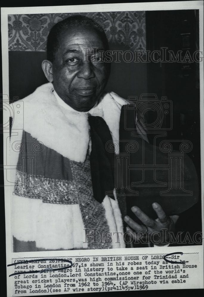 1969 Press Photo Sir Learier Constantine Shown In Robes As First Black in House - Historic Images
