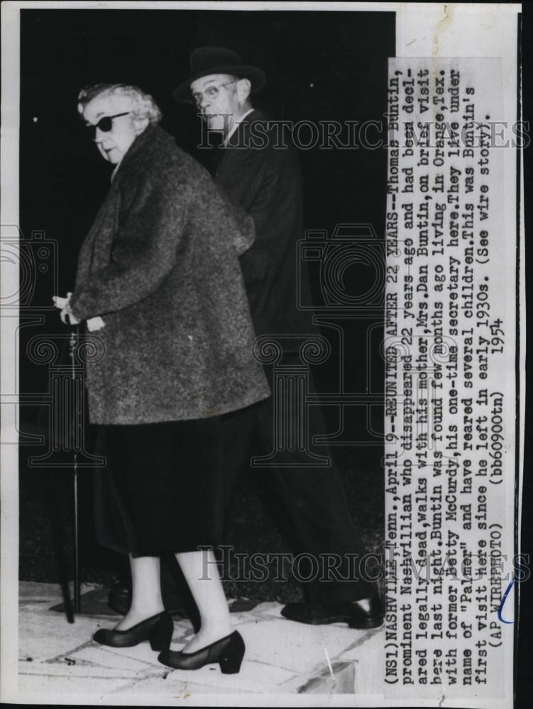 1954 Press Photo Thomas Buntin,disappeared for 22 yrs,reunited with mother - Historic Images