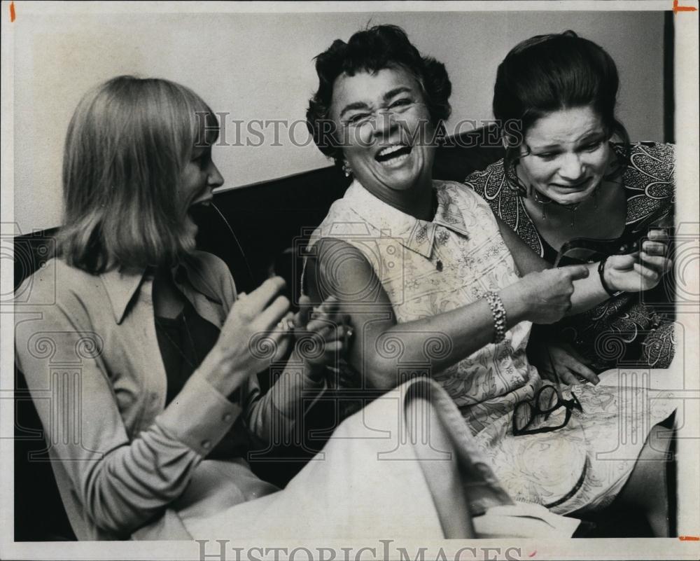 1970 Press Photo Carrie Snodgrass,Monique James &amp; Christine Belford, singers - Historic Images