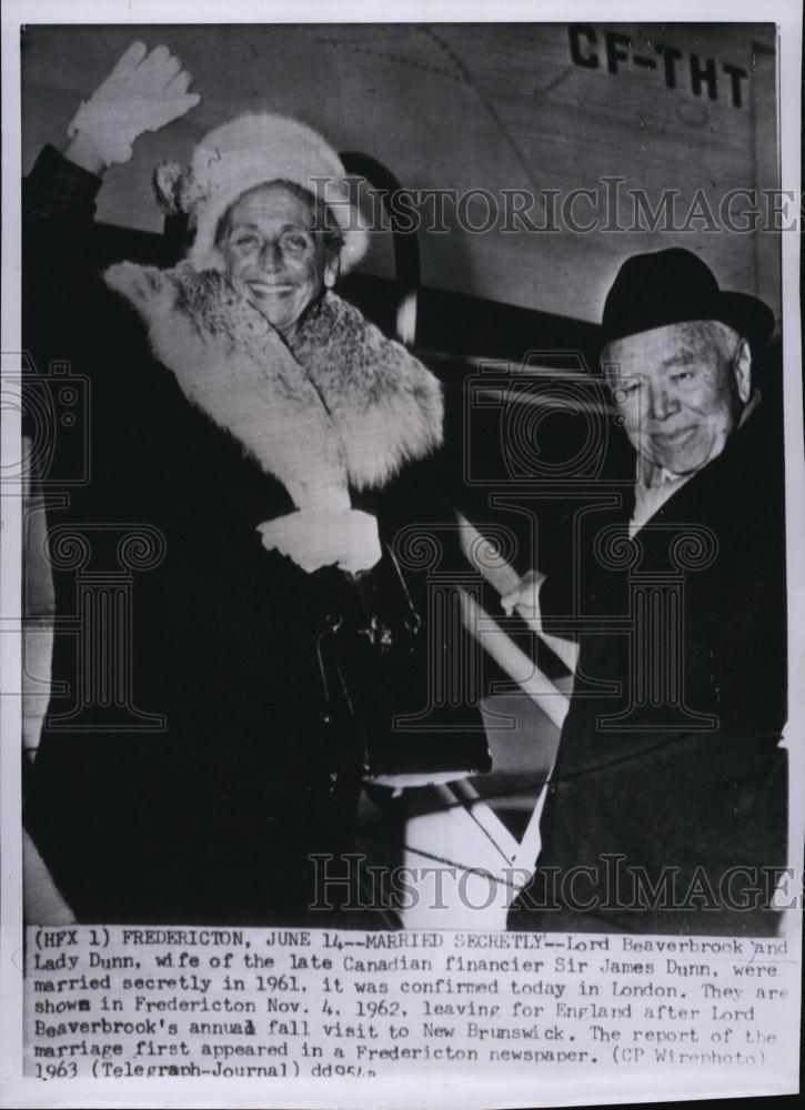 1963 Press Photo Lord Beaverbrook and wife in London - RSL84179 - Historic Images