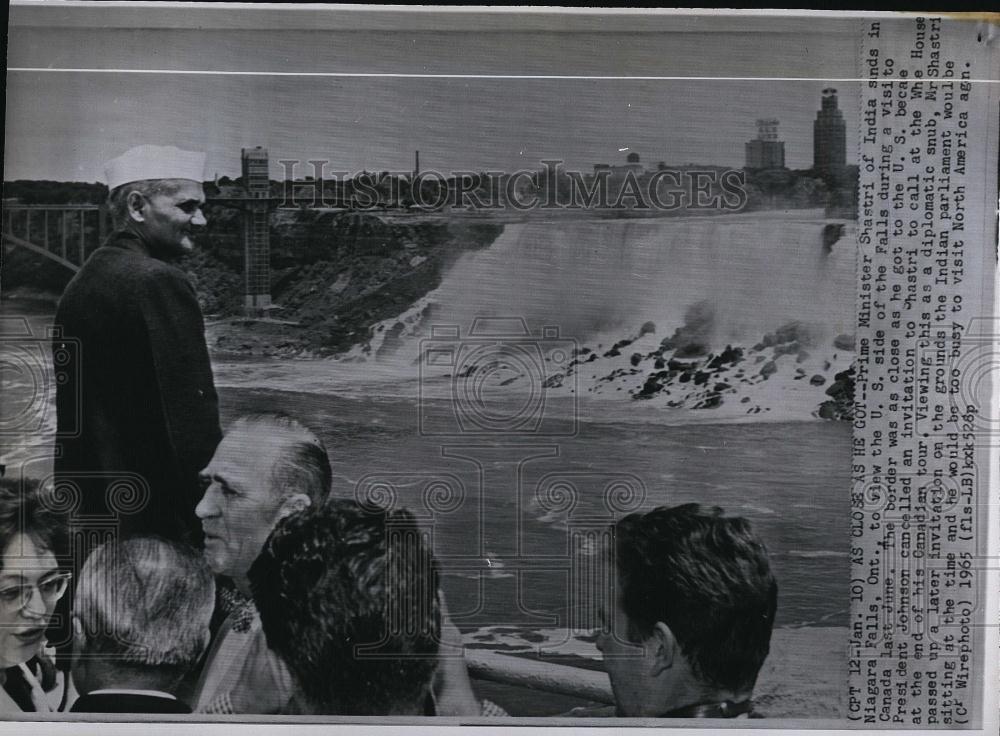 1965 Press Photo Indian Prime Minister Lal Bahadur Shastri at Niagra Falls - Historic Images