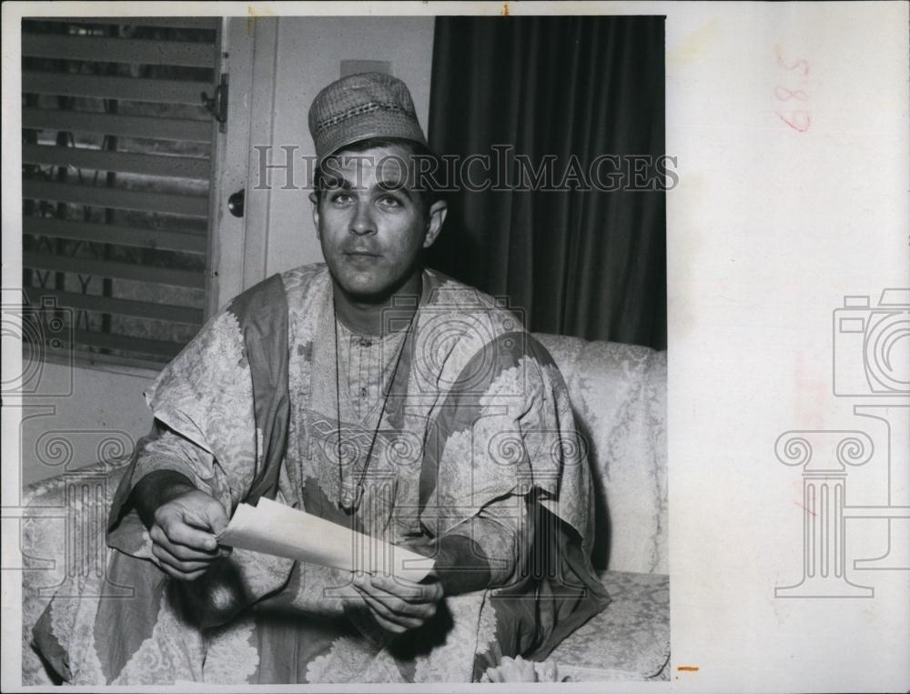 1968 Press Photo Wayne Owens returned from ibadan after serving Peace Corps - Historic Images