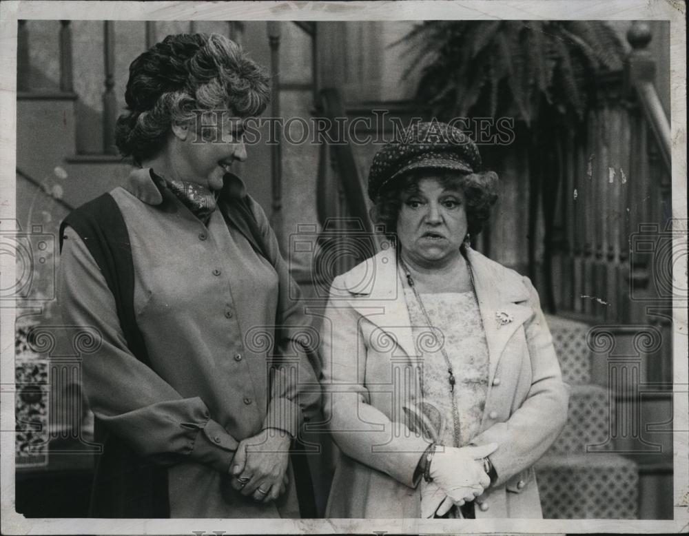 1974 Press Photo Beatrice Arthur Actress Hermoine Baddeley Maude Television Show - Historic Images