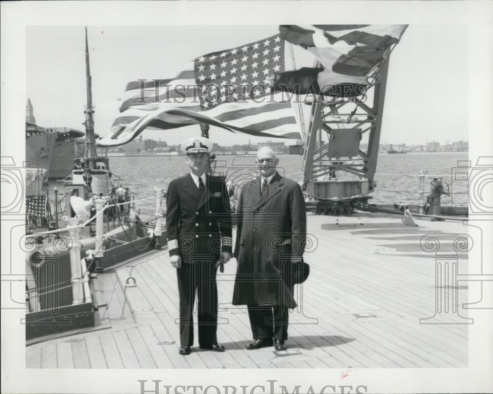 1950 Press Photo Mayor of Boston, England,EC Stanwell w/ Capt Kenneth Dawson - Historic Images