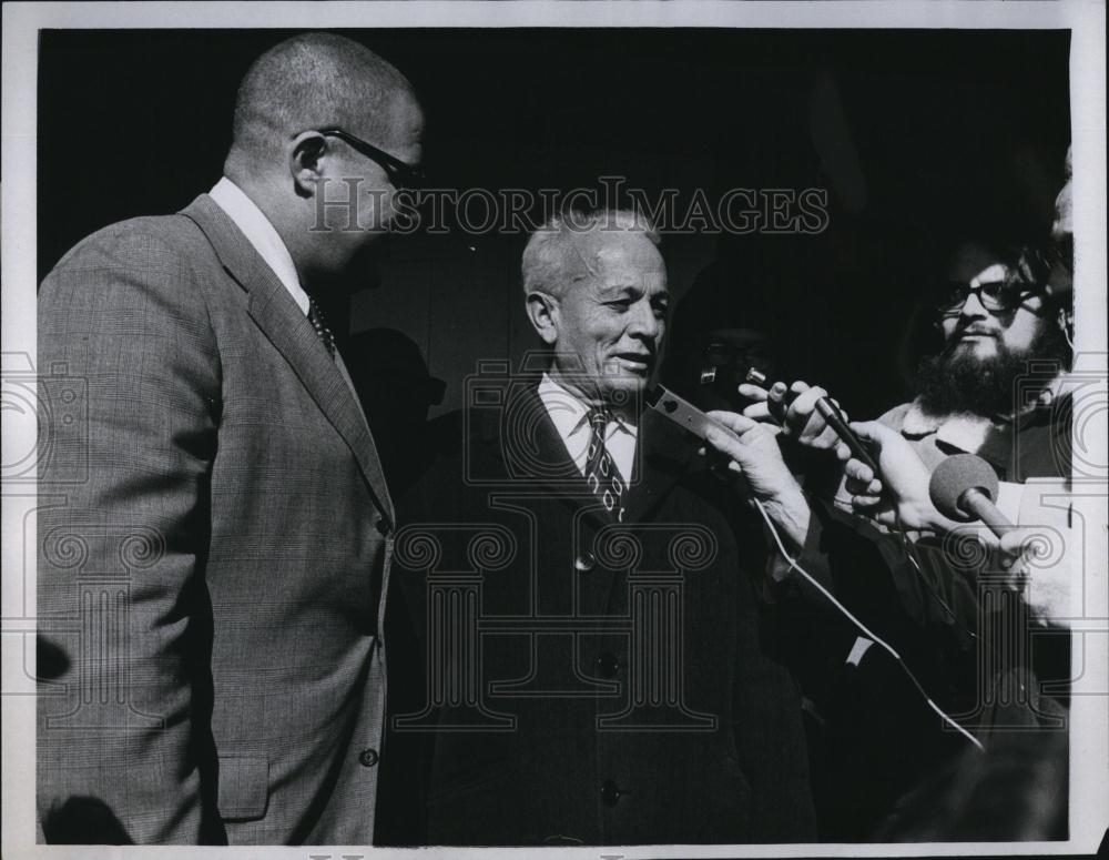 1971 Press Photo Soviet Semenovich Babaev & Joseph Gaziano of Prelude Corp - Historic Images