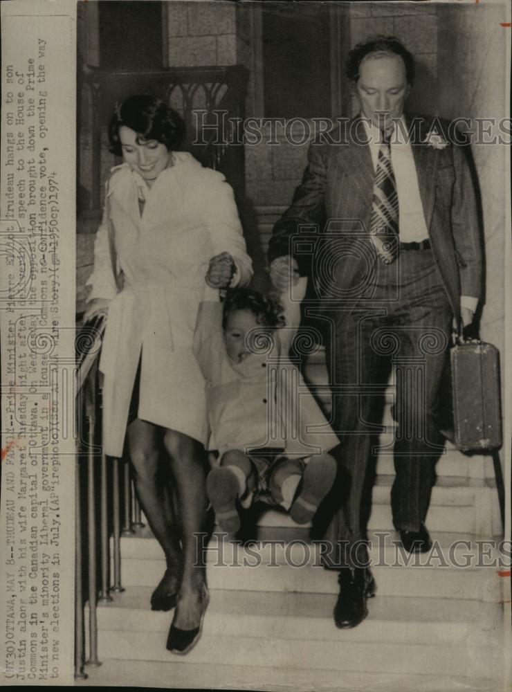 1974 Press Photo Canadian Prime Minister Pierre Trudeau &amp; family - RSL93473 - Historic Images