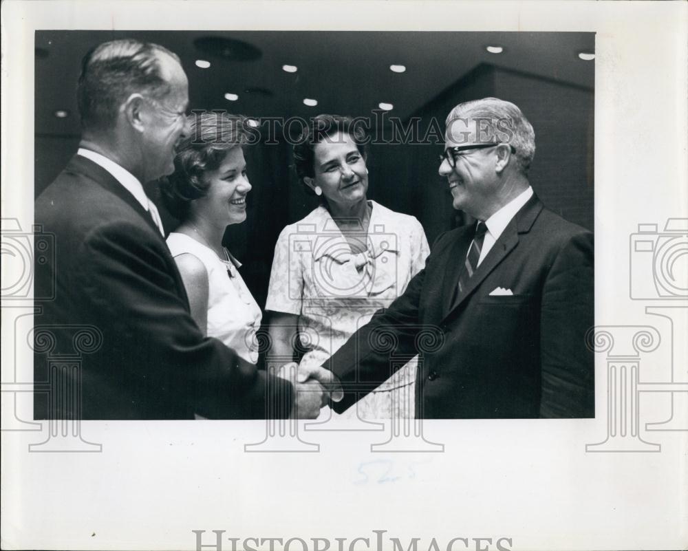 1964 Press Photo Dr William Kadel With Mrs EL Rhodes &amp; Daughter Avis - RSL68807 - Historic Images