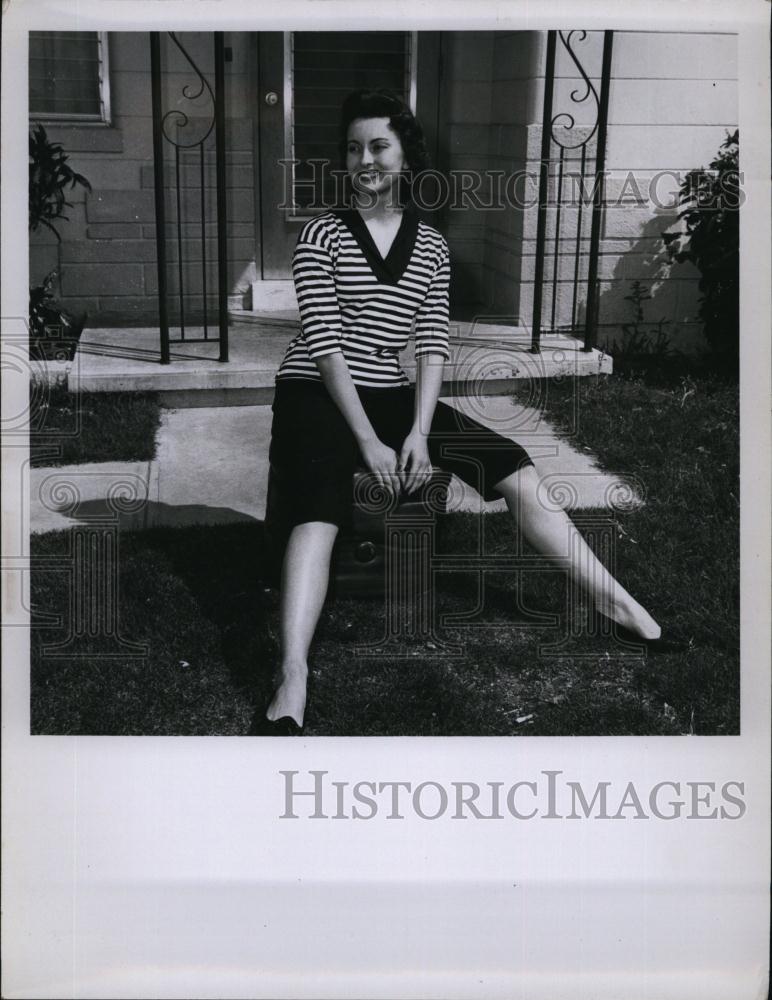 1958 Press Photo Annette Baker, Beauty Holder at he home - RSL92227 - Historic Images