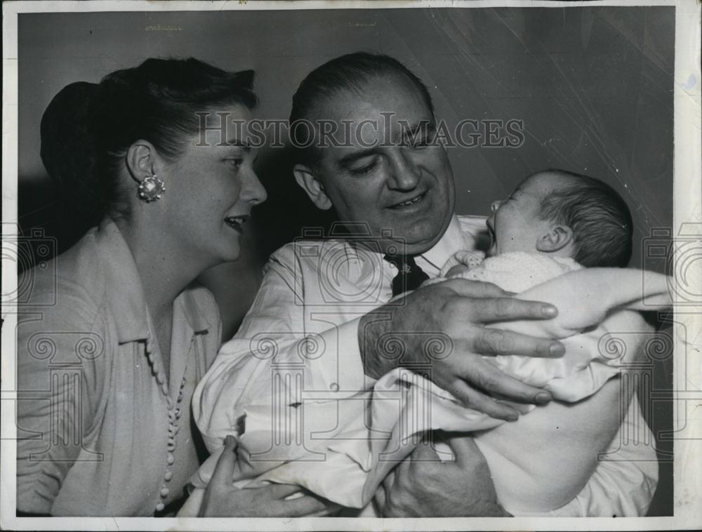 1957 Press Photo Senator oseph McCarthy & wife & adopted daughter - RSL86687 - Historic Images