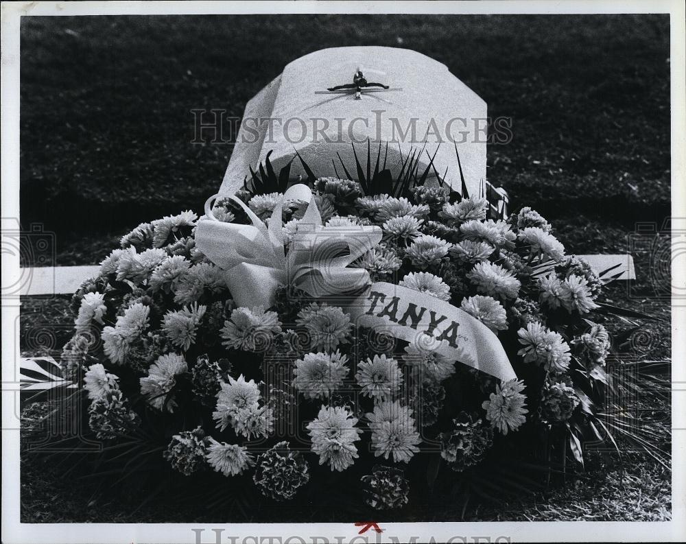 Press Photo Tanya Parker Burial at Elmwood Cemetery - RSL90069 - Historic Images