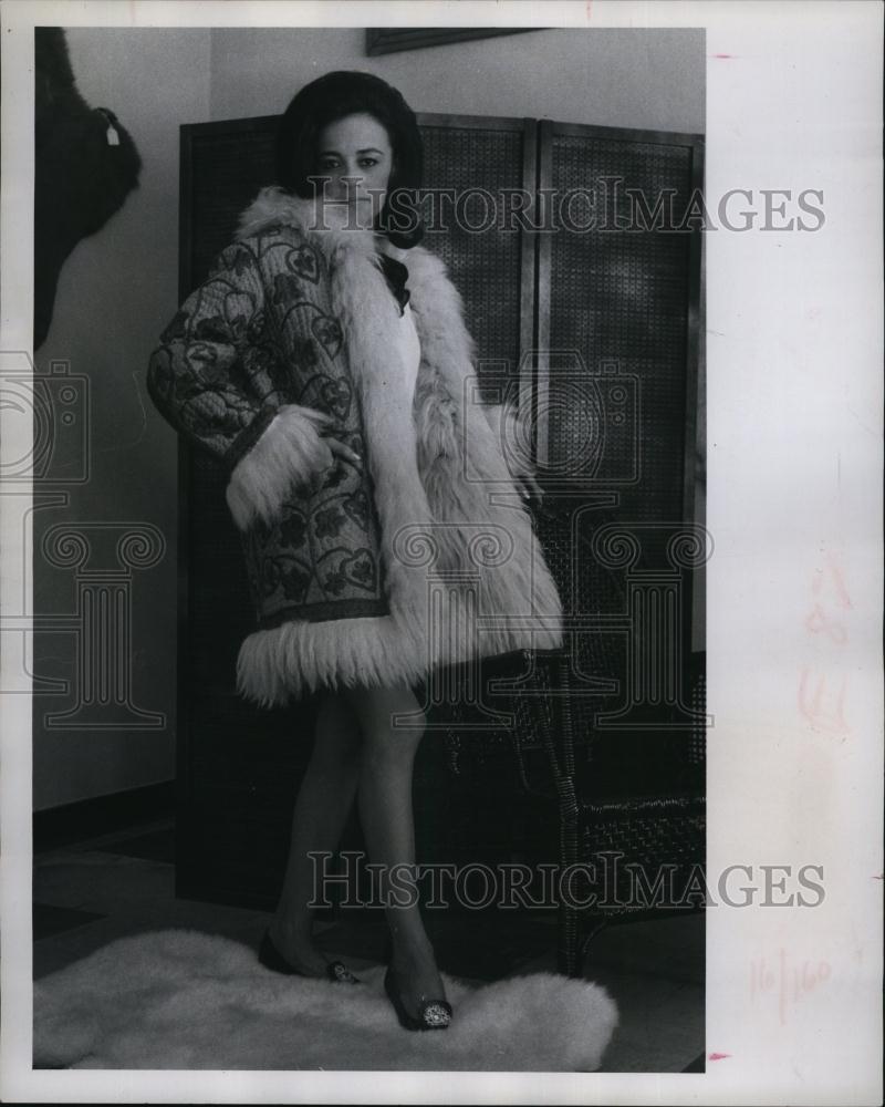 1970 Press Photo Roseita Jancher models her own designs - RSL93135 - Historic Images