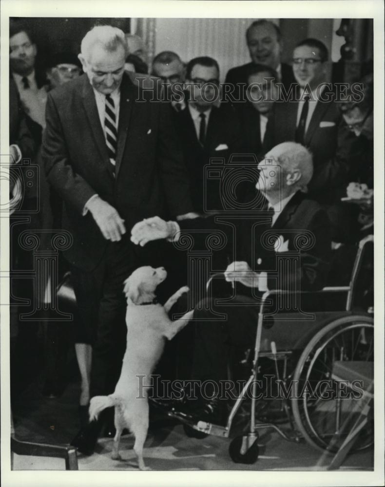 Press Photo President Johnson and Author Upton Sinclair - RSL46117 - Historic Images