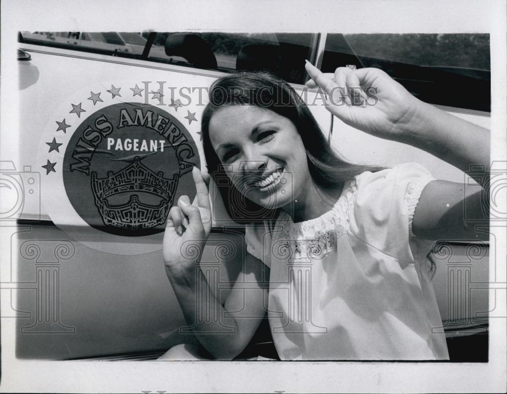 1971 Press Photo Vanessa Linkiewicz, Miss New Bedford, and Miss America hopeful - Historic Images