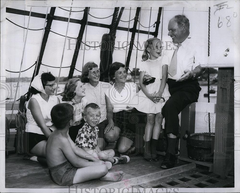 1957 Press Photo Children listen to CaptAlan Villiers on board the Mayflower II - Historic Images