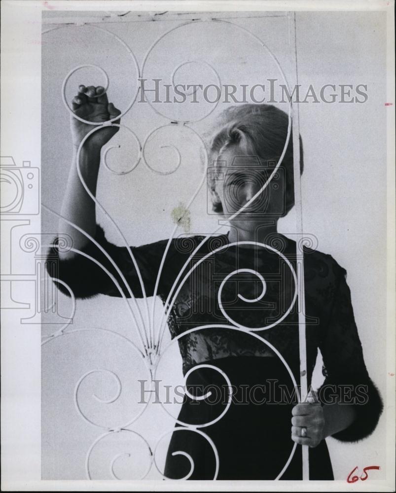 1965 Press Photo  Robit Ver Pault, modeled a cocktail dress of wool - RSL92299 - Historic Images