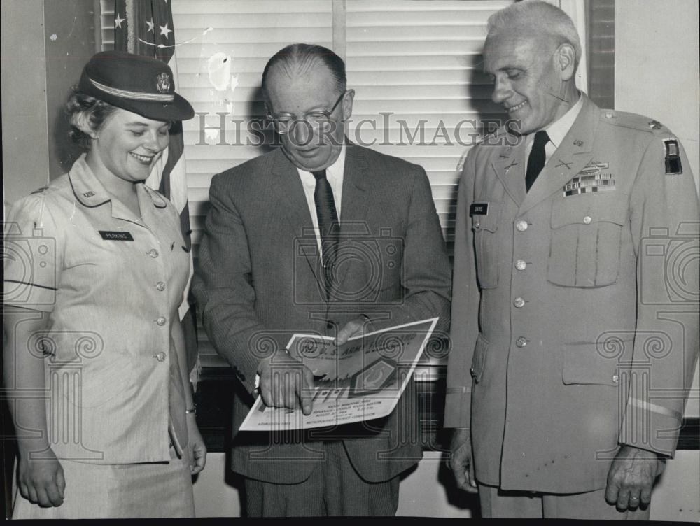 1964 Press Photo Lt Col Franklin Davis, R Murphy, & Capt Suzanne Perkins - Historic Images