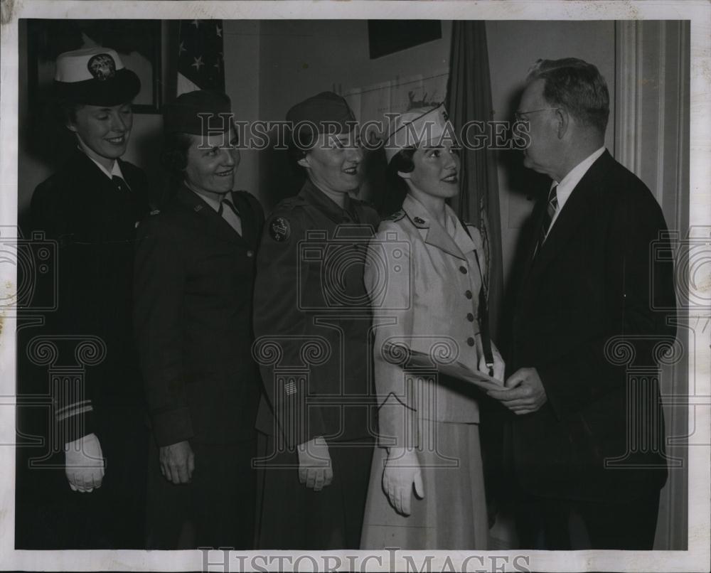 1955 Press Photo Female representatives of the Army, Navy, Air Force and Marines - Historic Images