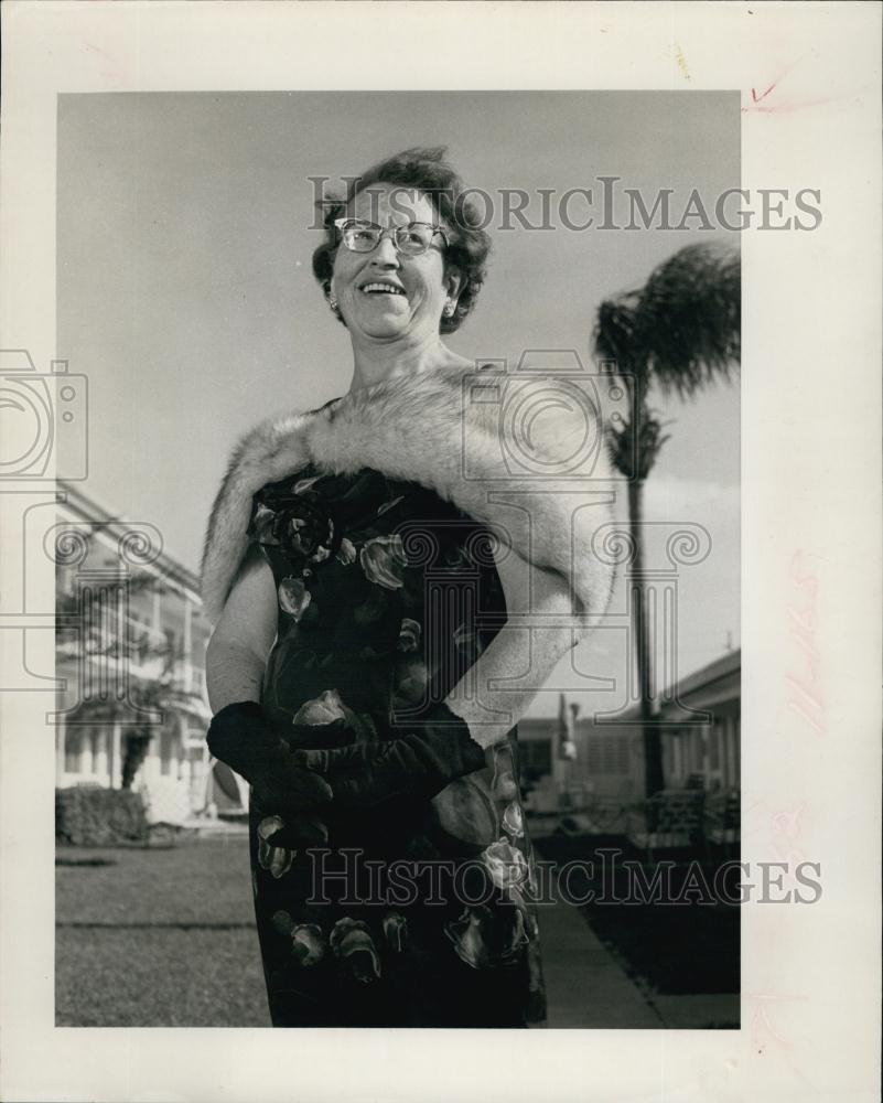 1966 Press Photo Mrs Bessie Weisman models afternoon dress - RSL65419 - Historic Images