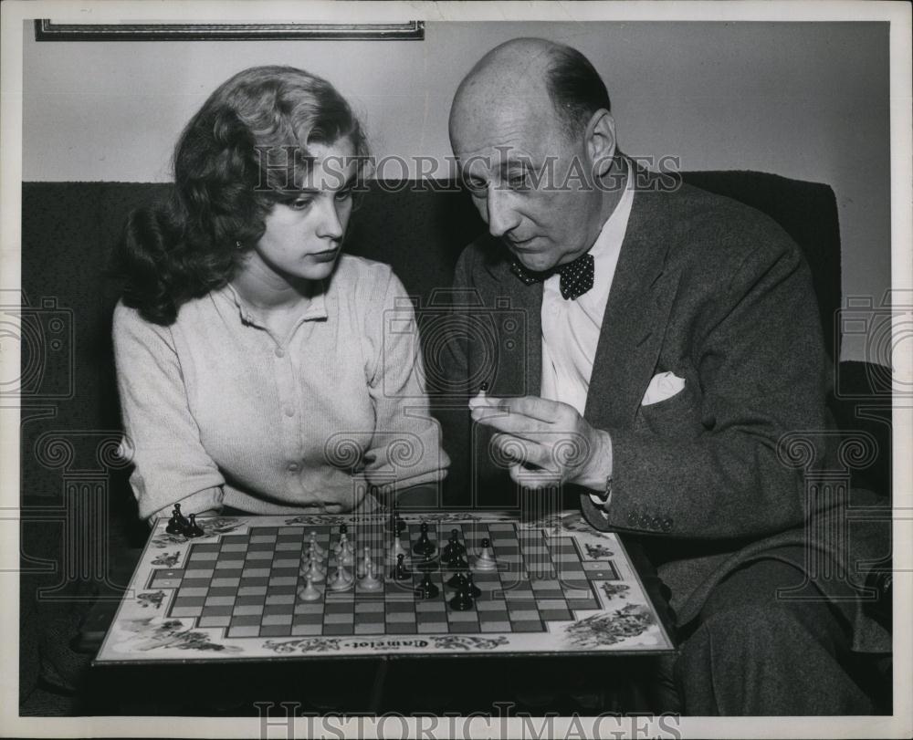 1954 Press Photo Felix Aylmer British Actor Constance Bouleter Actress Camelot - Historic Images