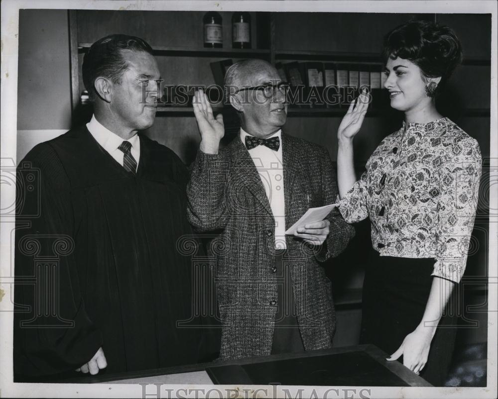 1961 Press Photo Court Interpreter Elsa Iglesias Set To MarryPedro Rubi - Historic Images