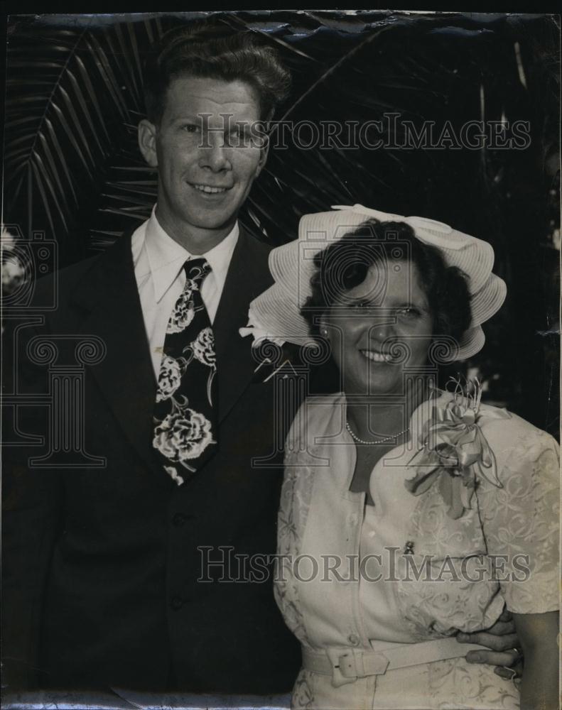 1947 Press Photo Mr and Mrs Andrew J Powell Jr - RSL92023 - Historic Images