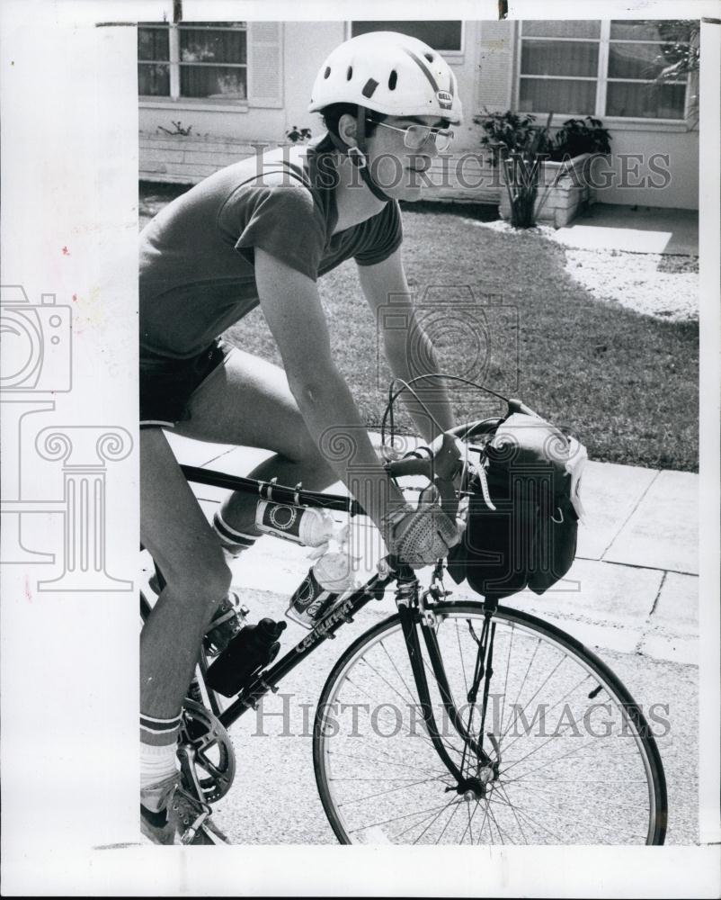 1981 Press Photo Tom Campbell cross country bicycle trip - RSL63417 - Historic Images