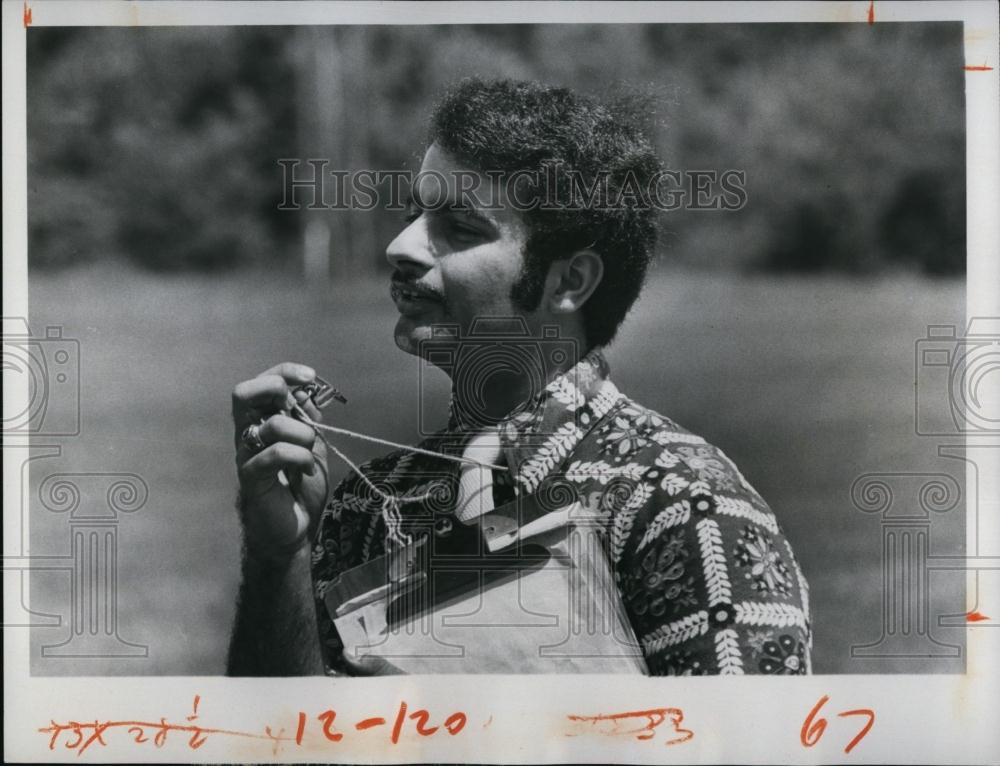 1975 Press Photo Band director Joe Toia at Gulf Comp HS in Florida - RSL98785 - Historic Images