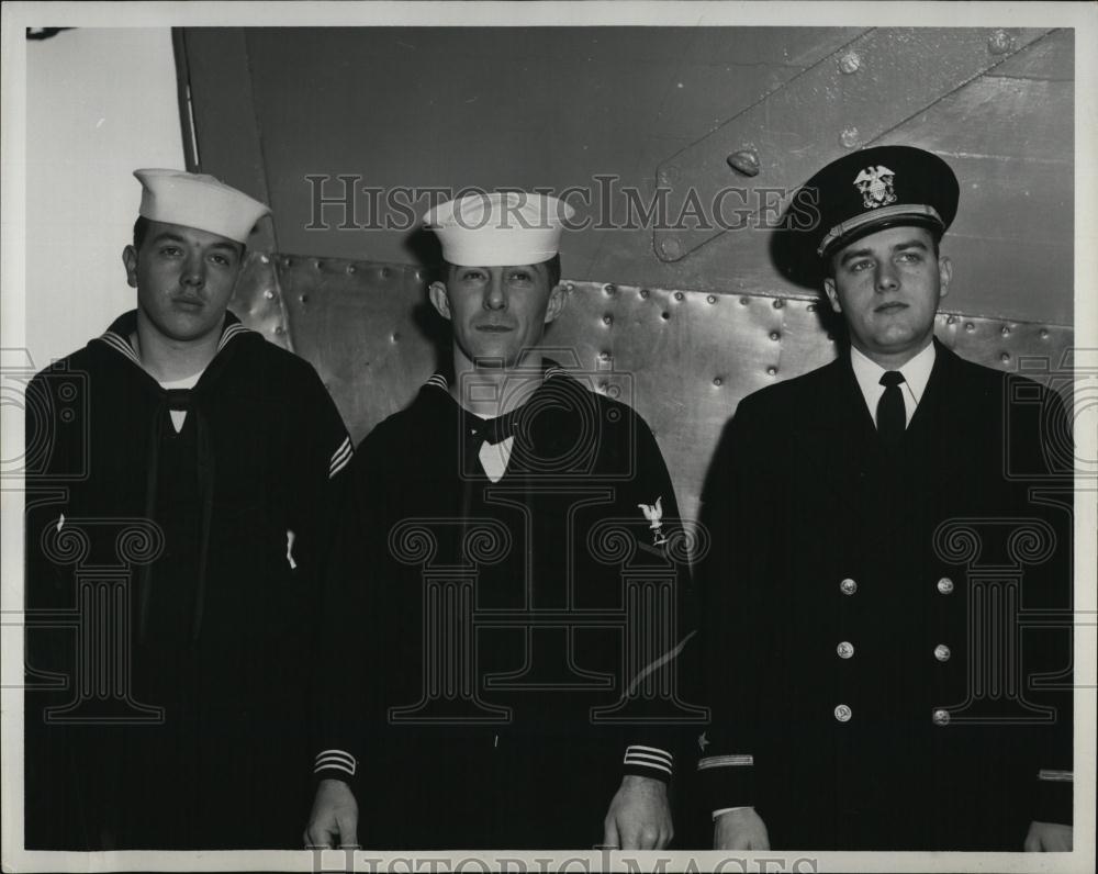 1959 Press Photo USS ATKA men: John Coyle, Paul Crimins &amp; ENS J McCluskey - Historic Images