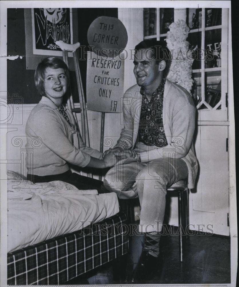 1960 Press Photo John Brodeur, fiancee Jean Filoramo - RSL79971 - Historic Images