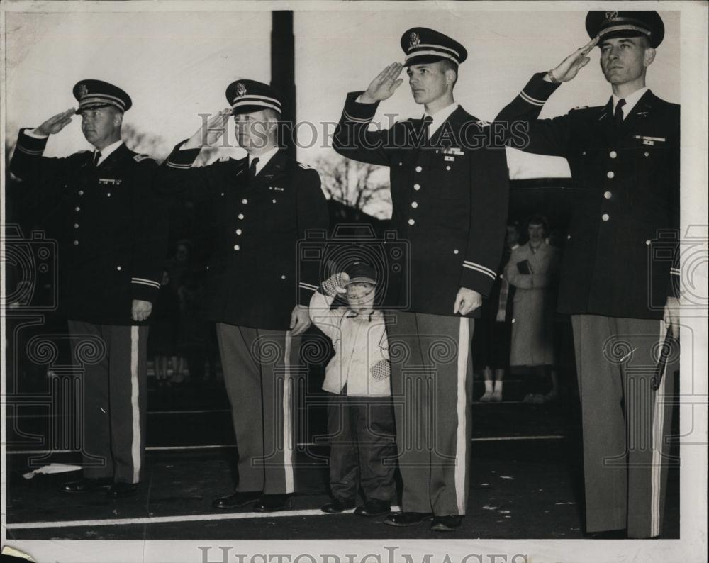 1956 Press Photo Little Mary Morrissey Salutes Between Two Army Officers - Historic Images