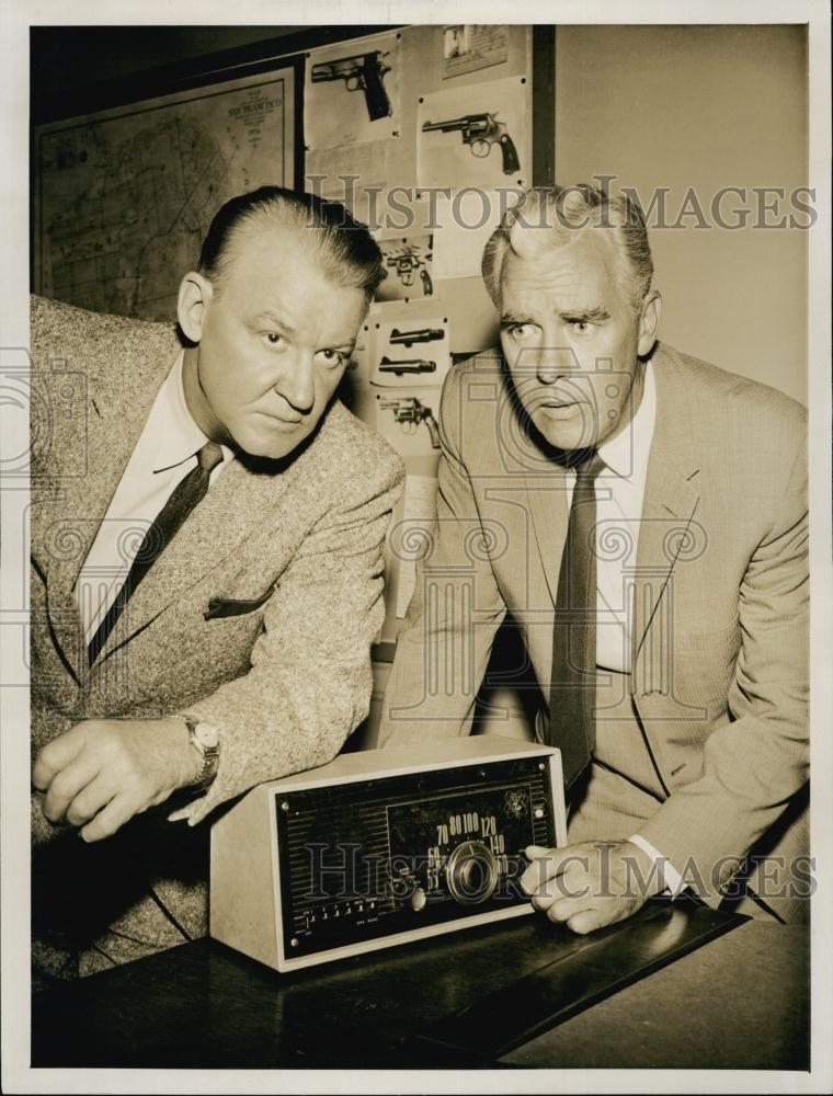 Press Photo Actors Tom Tully and Warner Anderson in Lineup - RSL65303 - Historic Images