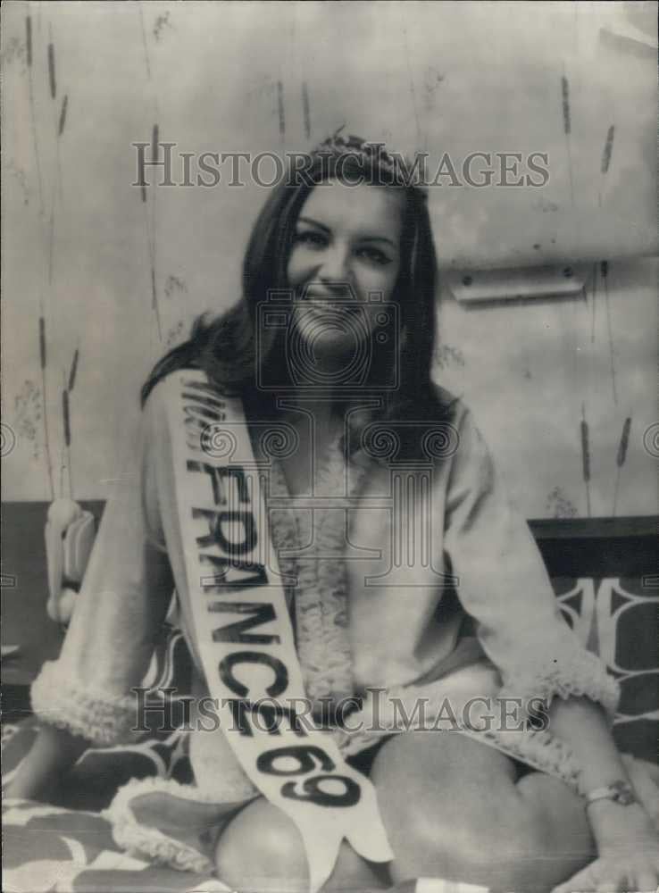 1969 Press Photo Miss France Queen Suzanne Angly Portrait - Historic Images