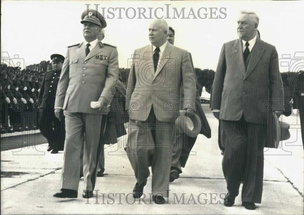 1955 Press Photo Belgrade Visit Marshal Tito Welcoming Nikita Krouchtchev - Historic Images