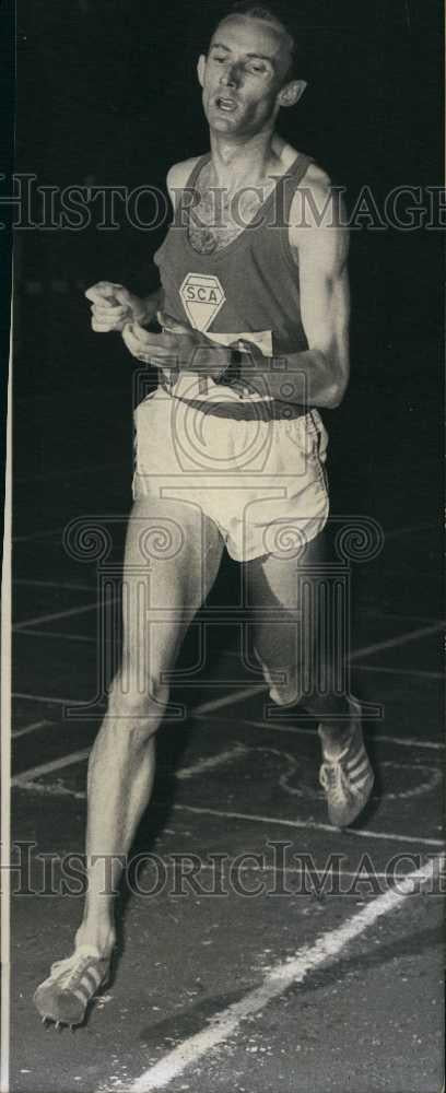 1968 Press Photo Marathon Runner Jean Wadoux Running 5000 Meter Race - Historic Images