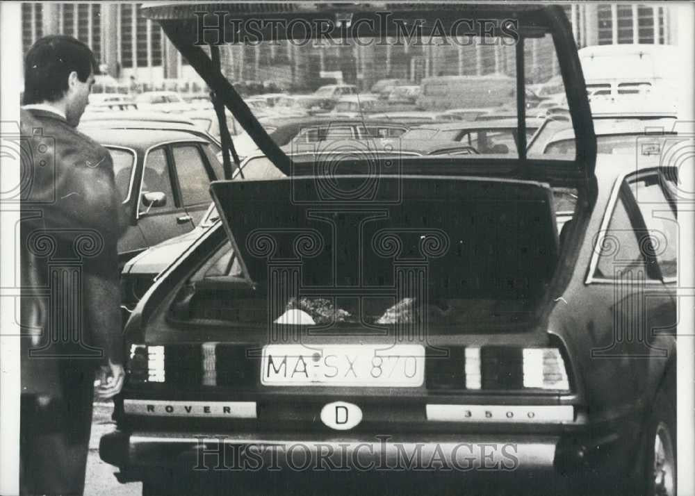 1981 Press Photo German Man&#39;s Body Found In Car Trunk - Historic Images