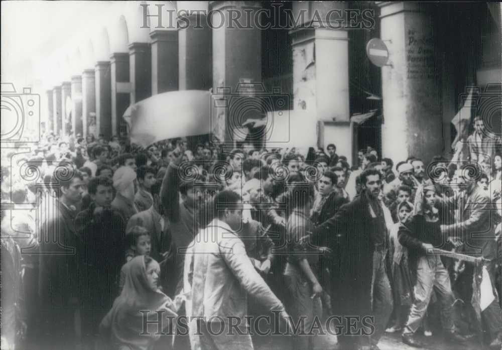 1960 Press Photo French People Rioting Algiers Events - Historic Images