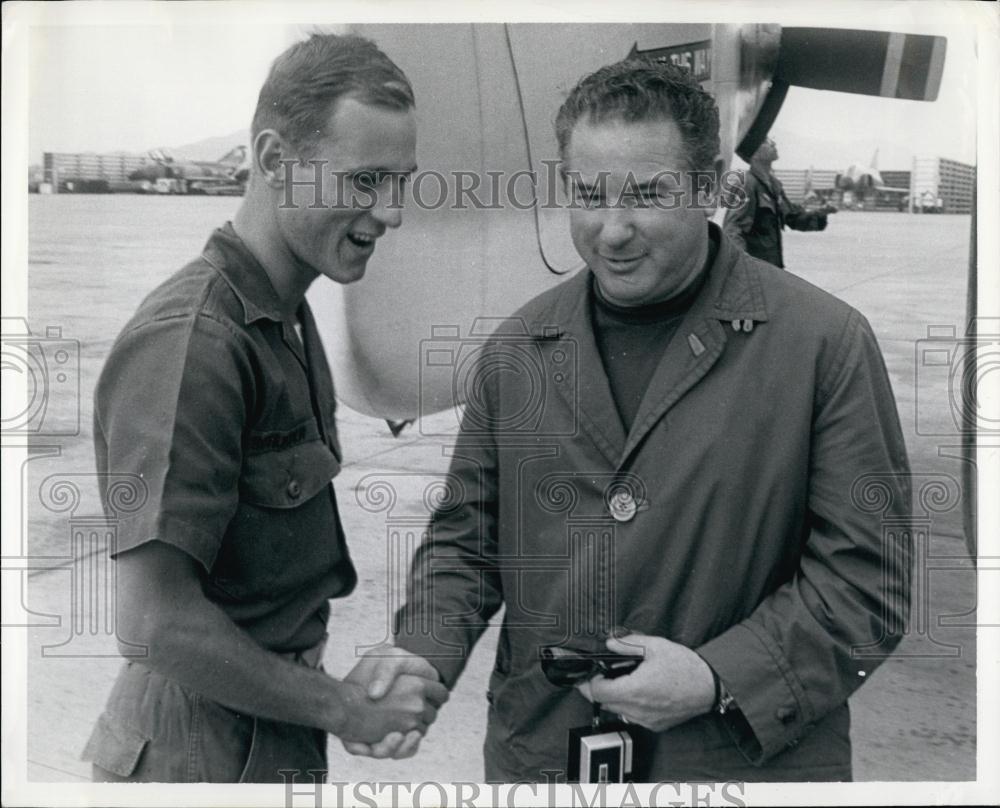 1967 Press Photo US Naval Support Activity Public Affairs Officer Thomas Schuste - Historic Images