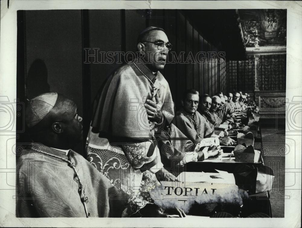 1973 Press Photo Actor Anthony Quinn in &quot;The Shoes of the Fisherman&quot; - RSL40243 - Historic Images