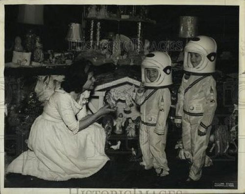 1962 Press Photo Children Dress Up In Space Suits - RSL08359 - Historic Images