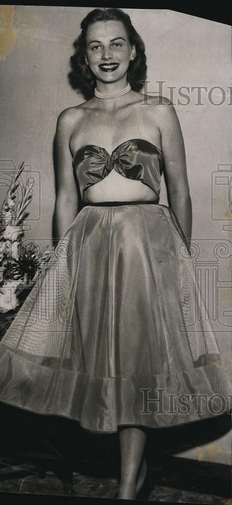 1951 Press Photo Pat Perry Cambridge Model Wearing Lingerie - RSL81933 - Historic Images