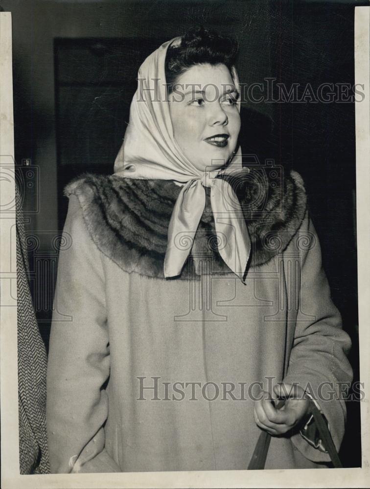 1948 Press Photo Esther Coyne, cashier of Belmont Store - RSL03217 - Historic Images