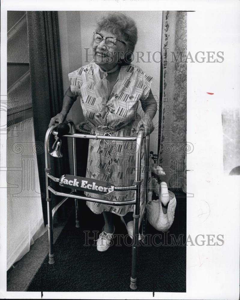 1978 Press Photo Alys Cannon at 2 her electric chair replaced by walker - Historic Images