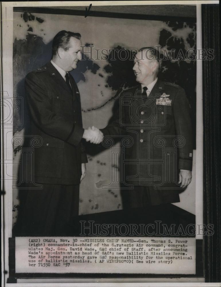 1957 Press Photo Gen Thomas Power Congratulates Major Gen David Wade - Historic Images