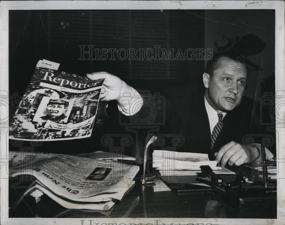 1950 Press Photo Senator William F Knowles with Magazine &quot;The Reporter&quot; - Historic Images