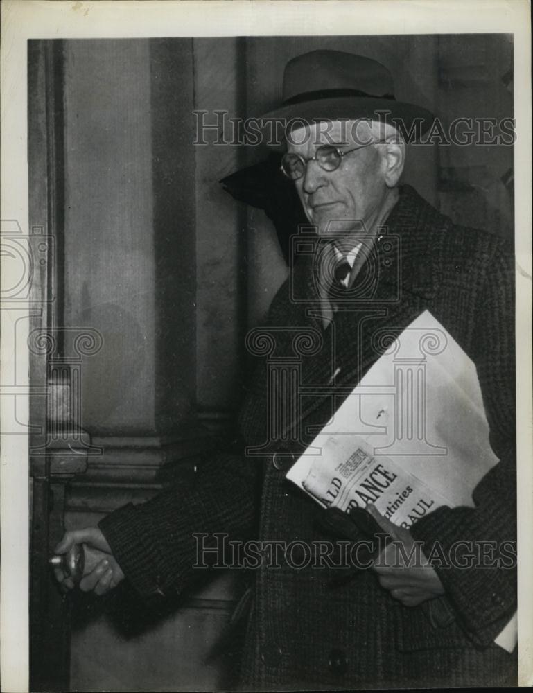 1944 Press Photo Boston Childrens Hospital Chief Physician Richard Smith - Historic Images