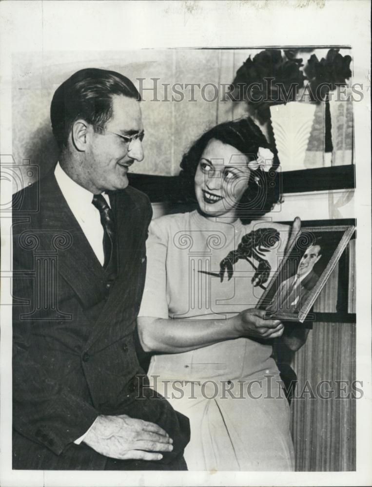 1942 Press Photo Father Boxiner Billy Conn William Conn Henrietta Wilhelm - Historic Images