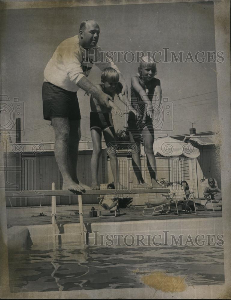 1966 Press Photo Peter Lehner, Sandra Duryea, Life Guard Joe Roper - RSL79963 - Historic Images